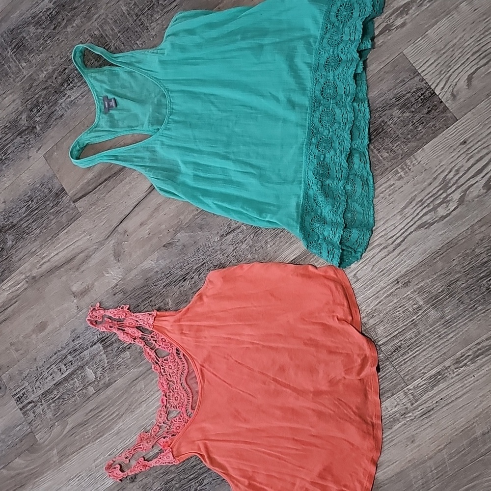 Set of two tanks